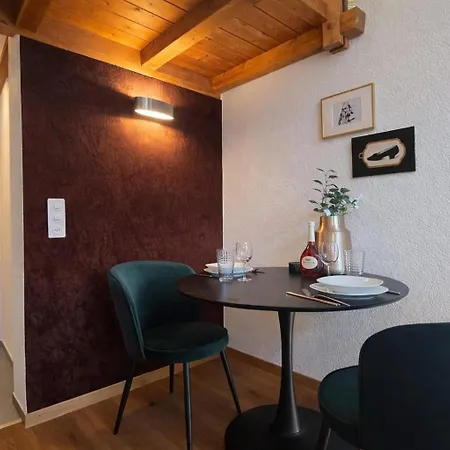 The Noble I I Castle Hill I *